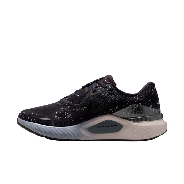 Nike Structure 26 Dame i Cave Purple/Black-Mtlc Dark Grey er en stabilitetsløbesko til kvinder, der er designet til at støtte løbere, som har brug for ekstra beskyttelse mod overpronation.