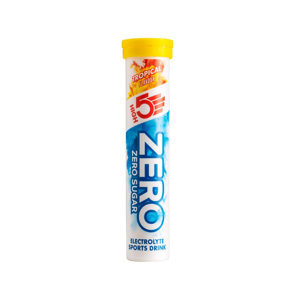 Et rør med High5 Zero Tabs, tropisk smag, med gul hætte. Den hvide emballage har blå og rød tekst og hjælper med at opretholde væskebalancen med essentielle elektrolytter.