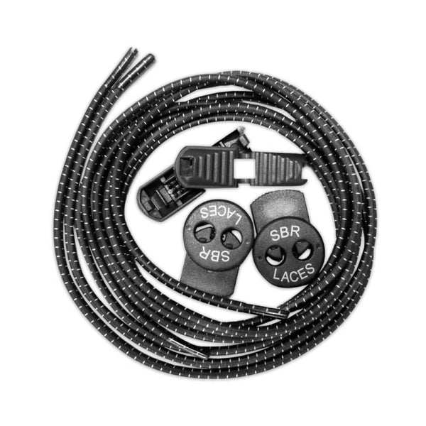 SBR Elastic Lock Shoelaces, Unisex, i sort med hvide pletter er vist oprullet med to sorte SBR-låse og snørebåndsclips på en hvid baggrund - perfekt til sport og daglig brug.