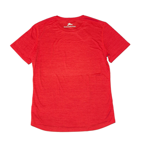 En ensfarvet rød Fusion C3 DK T-shirt, Dame ligger fladt med ryggen til og viser kun et lille hvidt Marathon Sport-logo og tekst nær kraven - ideel som en svedtransporterende t-shirt til aktive dage.