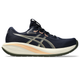 Et billede set fra siden af Asics Gel-Cumulus 28 til mænd i farvekombinationen Midnight/Khaki Green, med en cremefarvet sål med beige og ferskenfarvede detaljer samt et markant ASICS-logo, vist på en hvid baggrund.