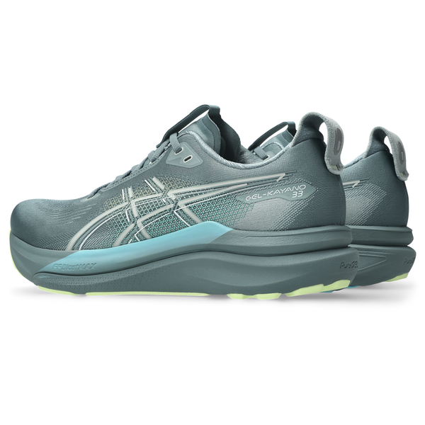 Asics Gel-Kayano 33, Herre, i Foggy Teal/Illuminate Yellow har tykke såler, overdel i mesh, reflekterende detaljer og ASICS-logo. Disse stabilitetssko giver komfort og støtte til hver eneste løbetur.