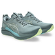 Et par Asics Gel-Kayano 33 Herre løbesko i Foggy Teal/Illuminate Yellow med overdel i mesh og vist på en hvid baggrund.