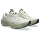 Et par ASICS GT-2000 15 herrestabilitetssko i farvekombinationen Birch/Khaki Green med tykke såler, hvide snørebånd og sorte detaljer, vist på en hvid baggrund. Disse løbesko er udviklet til at give fremragende støtte ved hver eneste løbetur.