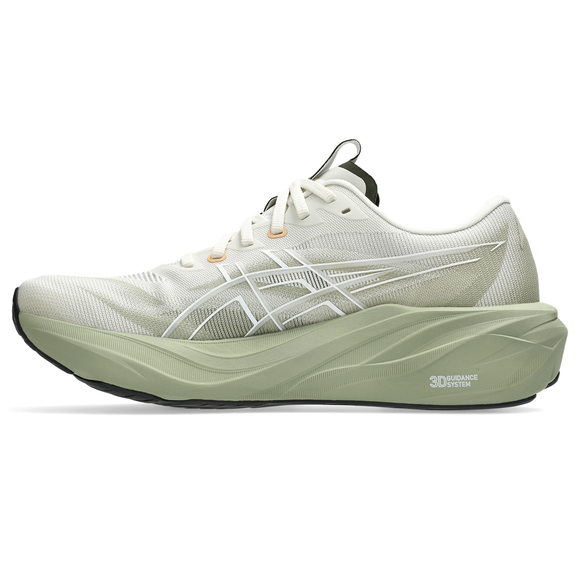 Et billede set fra siden af Asics GT-2000 15, Herre i farvekombinationen Birch/Khaki Green, der viser den tykke sål, de hvide snørebånd og det ikoniske logo på siden. Teksten »3D GUIDANCE SYSTEM« er trykt over mellemsålen og understreger skoens avancerede egenskaber som en stabilitetssko til herre (stabilitetsløbesko til mænd).
