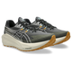 Et par ASICS Blazeblast trailsko til mænd i farven Black/Sandstorm med sort og grå overdel, hvid mellemsål, ydersål i gummi og markant ASICS-logo på siderne. Skoene er udstyret med sorte snørebånd og fremhæves af diskrete lyseblå og gule detaljer, der kombinerer stil og funktionalitet til trail-løb for mænd.