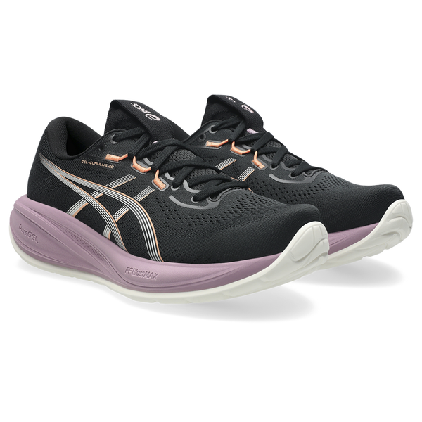 Asics Gel-Cumulus 28 Dame i sort/taro-lilla har hvide mellemsåler, lavendelblå ydersåler samt lyserøde og hvide detaljer. Disse neutrale løbesko vises på en hvid baggrund.