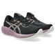 Asics Gel-Cumulus 28 Dame i sort/taro-lilla har hvide mellemsåler, lavendelblå ydersåler samt lyserøde og hvide detaljer. Disse neutrale løbesko vises på en hvid baggrund.