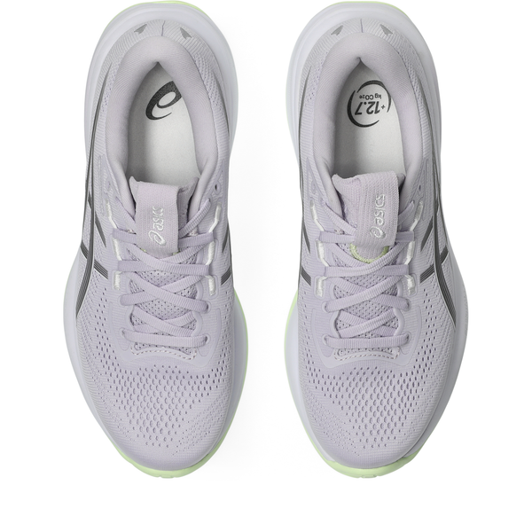 Et par ASICS Gel-Cumulus 28 Dame i Dahlia/Illuminate Yellow vises ovenfra på en hvid baggrund med overdel i mesh, snørebånd, mørkegrå sidestriber og hvide såler med gule detaljer ved tæerne.