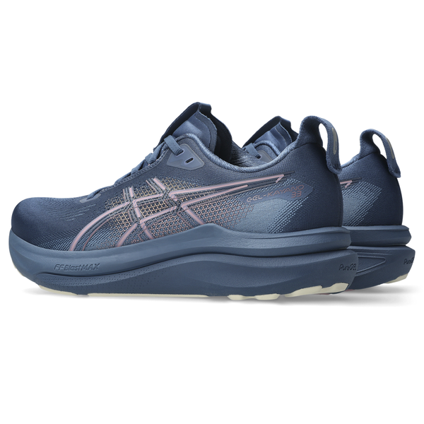 Et par Asics Gel-Kayano 33 løbesko til damer i Grand Shark/Taro Purple, med tyk, polstret sål og hælstropper, vises side om side på hvid baggrund.