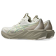 Et par Asics GT-2000 15 damesko i farvekombinationen Birch/Greige er afbilledet side om side på en hvid baggrund, hvilket fremhæver den åndbare mesh-overdel, den stødabsorberende sål og det karakteristiske Asics-logo på siden. Disse stabilitetssko giver fremragende komfort og støtte til dine daglige løbeture.