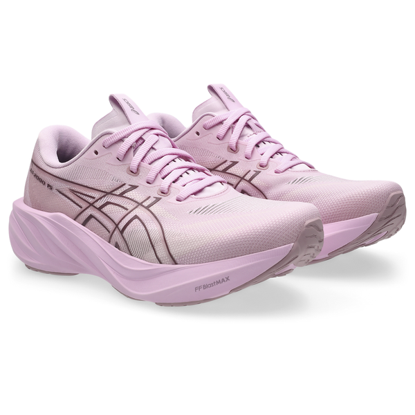 Et par Asics GT-2000 15 dame-løbesko i farven Hazy Lilac/Taro Purple med kraftige såler, mesh-overdel og snørelukning, vist let skråtstillet mod en hvid baggrund.