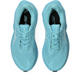 Et par lyseblå Asics Novablast 6 Dame neutrale løbesko i farvekombinationen Energy Aqua/White set ovenfra, hvor snørebåndene, overdelen i mesh og Asics-logoet på indersålerne fremhæves for at give en energifyldt løbeoplevelse.