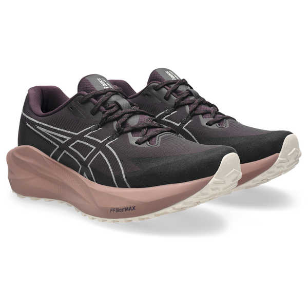 Et par ASICS Blazeblast-løbesko til kvinder i farven Dark Aubergine/Rose Dust med sort overdel, hvide logoer, lilla mellemsåler med påskriften »FF Blast Max« og hvide ydersåler. Disse løbesko er placeret side om side og vinklet mod højre.