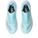 Asics Megablast Unisex-skoene i Energy Aqua/Blue Fade har hvide såler, grå accenter, lyseblå snørebånd og viser brandets logo med "BLAST" på indersålerne. FF Turbo 2-skum sikrer forbedret komfort.
