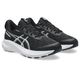 Et par Asics GT-1000 14 GS løbesko børn i sort/stålgrå med overdel i mesh, snørelukning og GEL-dæmpning, vist på en almindelig hvid baggrund.