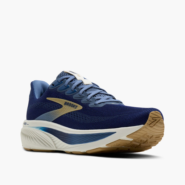 Brooks Ghost 17 til mænd i Beacon Blue/Moonlight/Starfish har hvid sål, solbrun ydersål og BROOKS-logo i guld på en almindelig hvid baggrund.