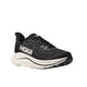 Hoka Clifton 10, Herre, Black/White har et sort design med hvid branding og en tyk hvid sål for blød dæmpning, hvilket gør den perfekt til løbekomfort. Vises mod en almindelig hvid baggrund.