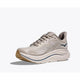 Hoka Clifton 10 Herre i Putty/Grout er en beige sportssneaker med en tyk, lagdelt sål og lysebrun ydersål, overdel i mesh og logo på den mørke side, der er vist vinklet på en hvid baggrund.