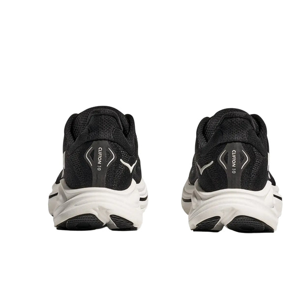 Bagsiden af Hoka Clifton 10 Dame løbesko i sort/hvid med CLIFTON 10-tekst og hvide chevron-detaljer på hælen - ideel mængdetræningssko til løbesko dame.
