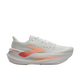 Brooks Glycerin Max 2 Dame i White/Coral/Peach har en tyk sål for maksimal komfort, lyse koralfarvede og ferskenfarvede detaljer, Brooks-branding, snørebånd og en åndbar overdel i mesh.