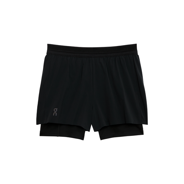 On 3" Performance 2/1 Shorts til damer i sort har et lagdelt design, elastisk linning og et lille logo på venstre ben - ideelt til træningstøj eller løb. Vises på en almindelig hvid baggrund.
