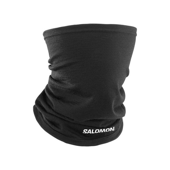 Salomon Merino Neck Gaiter, Unisex, i Deep Black/White, har blød merinould og et hvidt Salomon-logo nær kanten - ideel til udendørs aktiviteter og vist på en almindelig hvid baggrund.