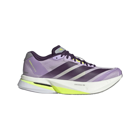 Adidas Adizero Boston 13 Dame løbesko i Powplu/Aurplu/Previo har signaturstriber, logo og Lightstrike Pro-støddæmpning, der vises med hvide og limegrønne accenter på en hvid baggrund.