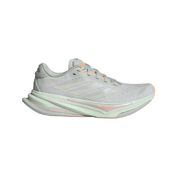 En Supernova Prima 2 Dame Wonsil/Cryjad/Beaora adidas løbesko med en tyk mintgrøn sål og ferskenfarvede detaljer på snørebånd og mellemsål samt tre sidestriber, vist fra siden på en hvid baggrund.