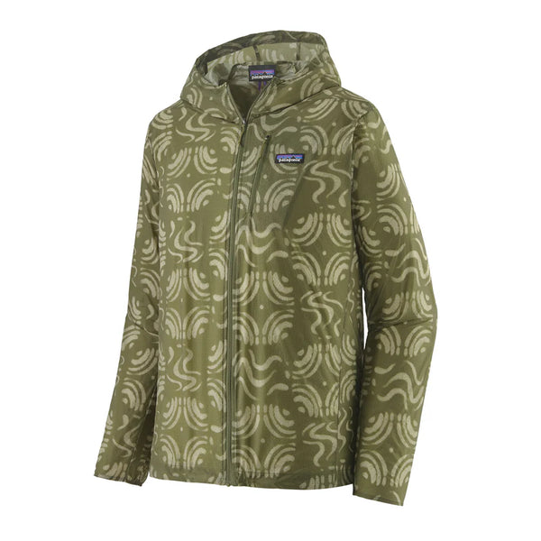 Patagonia Houdini Jacket til mænd i Sand Waves/Caper Green har et lysbeige abstrakt bølgemønster, lynlås foran og et lille rektangulært logopatch på venstre bryst. Den vises på en almindelig hvid baggrund.