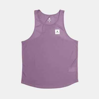 Saysky Reactive Flow Singlet, Herre, Purple Aop er en ærmeløs, lavendelfarvet løbetop til mænd med et lille hvidt firkantet logo på venstre bryst, fremstillet af hurtigtørrende træningsstof og vist på en almindelig hvid baggrund.