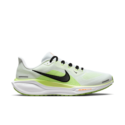 Et sidebillede af Nike Pegasus 41 herre løbesko i White/Black-Volt Ice-Barely Volt med sort swoosh, lime accenter, hvid sål og sort snørebånd-en perfekt komfortabel løbesko til herrer.