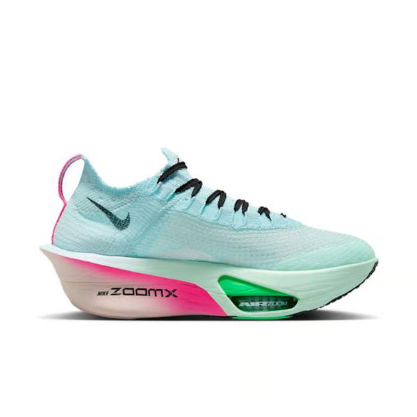 Nike Alphafly Next% 3 Dame i Glacier Blue/Black-Mint Foam-Green Shock har en turkis overdel, tyk gradientsål, der går fra hvid til pink ved hælen, sorte snørebånd, sort swoosh og ZoomX-branding.