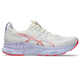 Asics Gel-Kayano 32 Tokyo til mænd kommer i farverne Cream/Edo Purple og har en åndbar mesh-overdel, forbedret stabilitet og det karakteristiske ASICS-logo for optimal ydeevne.