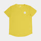 Saysky Reactive Flow T-Shirt, Herre, Yellow Aop er en åndbar gul kortærmet t-shirt med et hvidt mærke med en sort stjerne og tekst på venstre bryst mod en hvid baggrund.