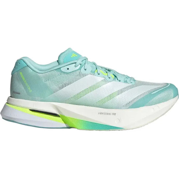 Adidas Adizero Boston 13 til damer har en Seflaq/Zeromt/Luclem-farve med lyseblå, hvide og grønne detaljer, overdel i mesh og en tyk, vinklet hvid sål med LIGHTSTRIKE PRO-støddæmpning samt en grøn hælstribe.