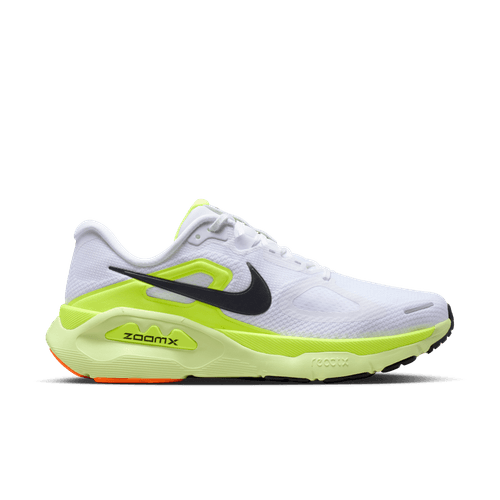 Nike Structure Plus Herre i White/Black-Pure Platinum-Volt har en hvid overdel med sort swoosh, neongul-grøn ZoomX-mellemsål for ekstra stabilitet, orange hældetalje og hvide snørebånd, vist fra siden på en ensfarvet baggrund.