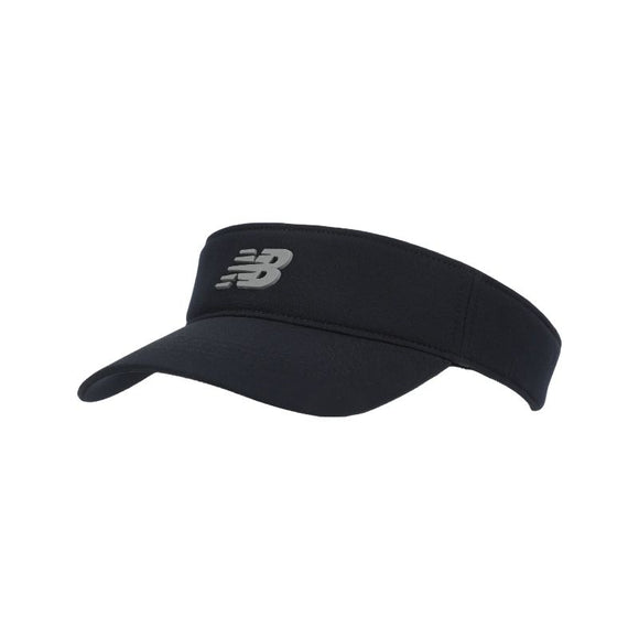 New Balance Performance Visor V 2.0, unisex i sort, har en buet kant for solbeskyttelse og et gråt New Balance-logo foran i midten.