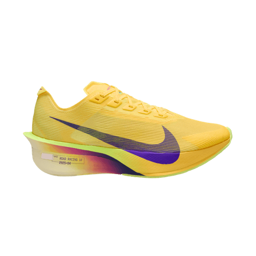 En Nike Vaporfly Next% 4 damesko i Citron Pulse/Indigo Burst-Laser Orange vises på en hvid baggrund med gul overdel, lilla swoosh, gradient lilla/lyserød mellemsål og lysegrøn ydersål.