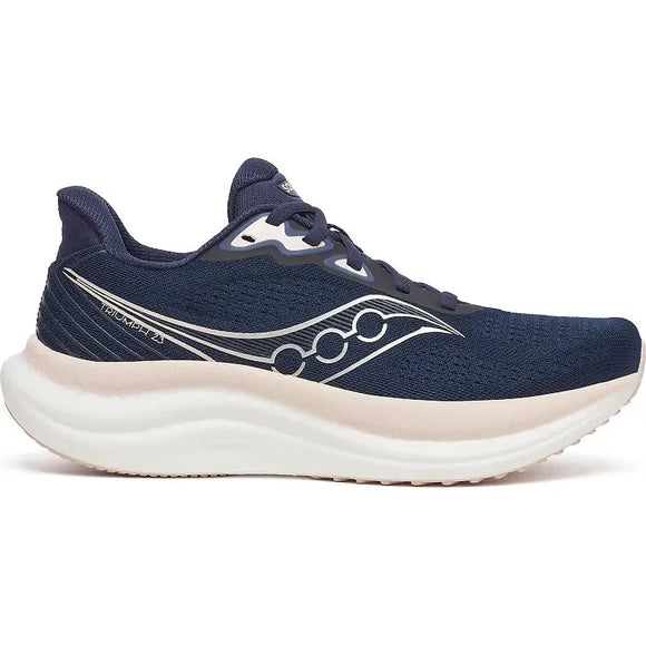 Saucony Triumph 23 Dame i Navy/Cameo har en hvid polstret sål og et buet logo, der vises i venstre side på en hvid baggrund for ultimativ komfort og stil.