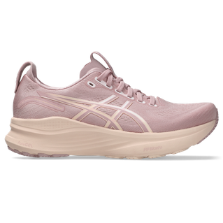 Et sidebillede af Asics Gel-Kayano 32 Dame løbesko i Morganite/Pearl Pink med maksimal komfort, en kraftig sål, snørelukning og et diskret logo på siden. Ydersålen og mellemsålen har en let offwhite nuance.