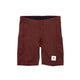 Combat+ Short Tights 9" i rød fra Saysky har forlommer og et hvidt stjernelogo på venstre ben - ideelt til at tage over tekniske løbetights under dit næste træningspas. Vist på en hvid baggrund.
