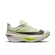 Nike Zoom Fly 6 løbesko herre i Sea Glass/Sequoia-Ultralime-Phantom har en tyk, responsiv mellemsål, snørelukning og ZoomX-branding med sorte og neongule accenter, vist på en hvid baggrund.