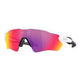 Oakley Radar Ev S Path unisex solbriller i mat hvid med Prizm Road-linse, der skifter fra rød til lilla. Sorte næsepuder og ørepolstring - ideelle som cykelbriller eller til aktiv fritid.