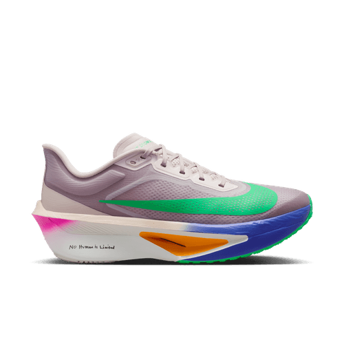 Nike Zoom Fly 6 "Eliud Kipchoge" løbesko til herrer har en siltrød overdel, grøn swoosh (Green Shock), persisk violette detaljer og flerfarvet sål, inspireret af Kipchoges stil og kendt for sit aerodynamiske design.