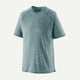 Patagonia M's Ridge Flow Shirt til herrer i Wetland Blue har et diskret zigzagmønster, rund hals og et lille logo-åndbar løbetrøje på brystet på en almindelig hvid baggrund.