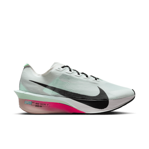 Et sidebillede af Nike Zoomx Vaporfly Next% 4 Dame i White/Black-Hyper Pink-Mint Foam med en stor sort Swoosh, sorte snørebånd, pinkfarvet ZoomX-mellemsål, carbonplade og en let forlænget hæl.