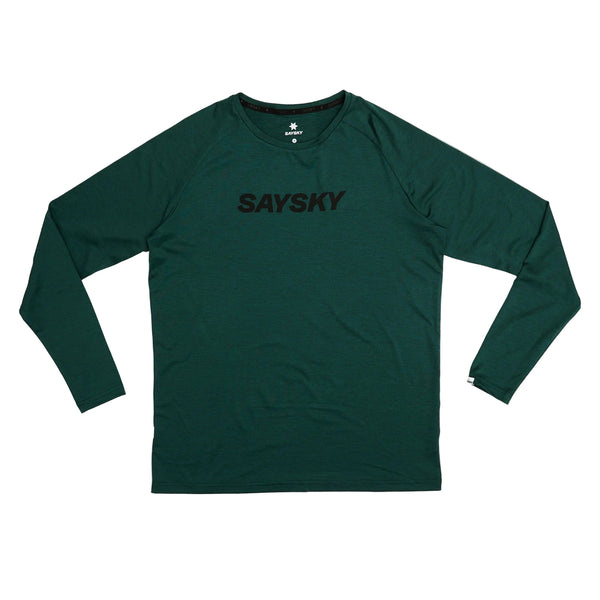 Saysky Logo Pace Long Sleeve, Herre, Green er en mørkegrøn træningstop til mænd med "SAYSKY" i fede sorte bogstaver hen over brystet, vist fladt på en hvid baggrund - ideel til træning eller hverdagsbrug.