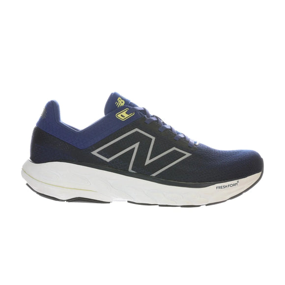 New Balance Freshfoam 860 V14 Herre i Blue Gemstone er en marineblå og sort atletisk løbesko med en hvid sål, stort N-logo, gule detaljer på tungen og Fresh Foam-branding - ideel som en stabil løbesko til overpronation.