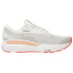 Brooks Adrenaline GTS 24 herre løbesko i Coconut/Portabella/Orange har et åndbart mesh-overdel, stabilitet og støddæmpning samt Brooks-logoet. Skoen vises fra siden på ensfarvet baggrund.